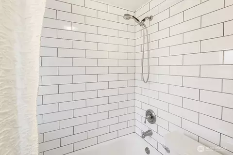 Bath - 4705 S 4th Ave, Everett, WA 98203 photo 3 of 3