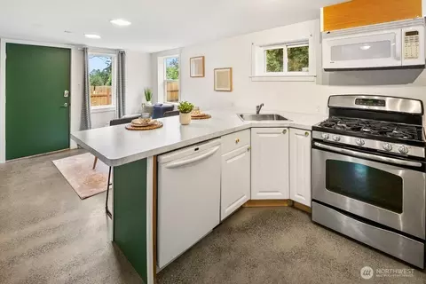 Kitchen - 4705 S 4th Ave, Everett, WA 98203 photo 3 of 4