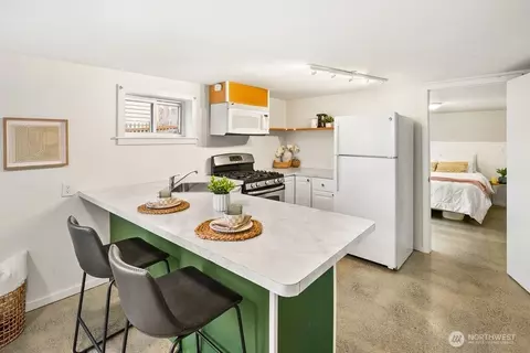 Kitchen - 4705 S 4th Ave, Everett, WA 98203 photo 4 of 4