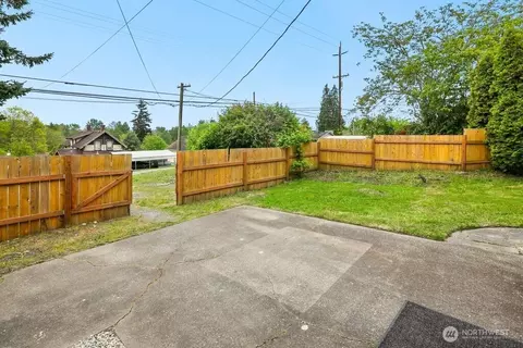 Exterior - 4705 S 4th Ave, Everett, WA 98203 photo 4 of 4