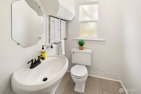 Bath - 4705 S 4th Ave, Everett, WA 98203 photo 2 of 3
