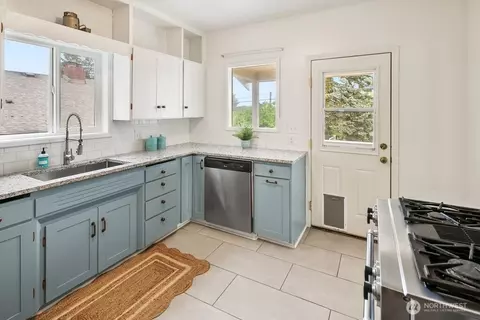 Kitchen - 4705 S 4th Ave, Everett, WA 98203 photo 1 of 4