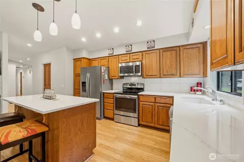 Kitchen - 6830 Norma Beach Rd, Edmonds, WA 98026 photo 3 of 4