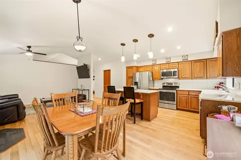 Kitchen - 6830 Norma Beach Rd, Edmonds, WA 98026 photo 2 of 4