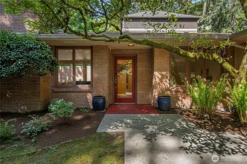 1207 NE 140th St, Seattle, WA 98125