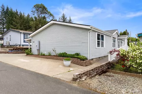 789 NE Reeds Meadow Ln, Bremerton, WA 98311