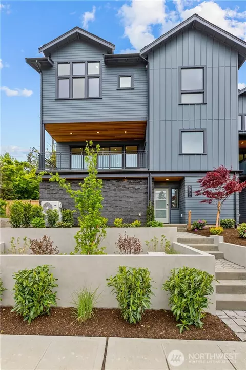 6832 47th Ave NE, Seattle, WA 98115