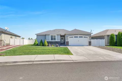Exterior - 1645 E Madera St, Othello, WA 99344 photo 2 of 7