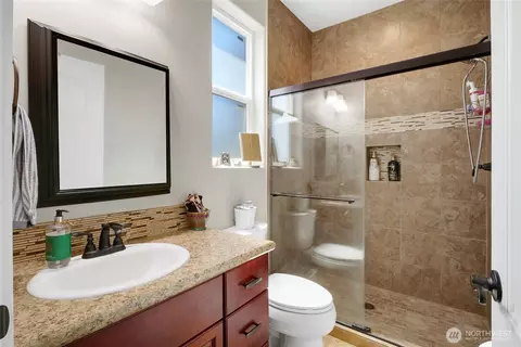 Bath - 1645 E Madera St, Othello, WA 99344 photo 1 of 3