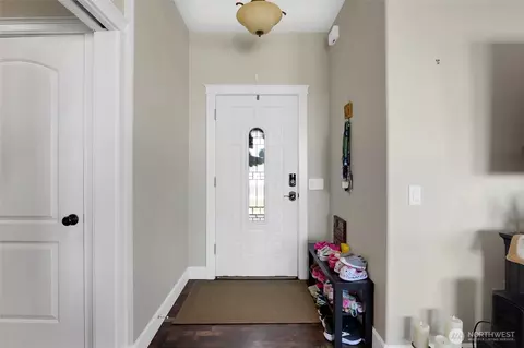 Entry Way - 1645 E Madera St, Othello, WA 99344 photo 4 of 4