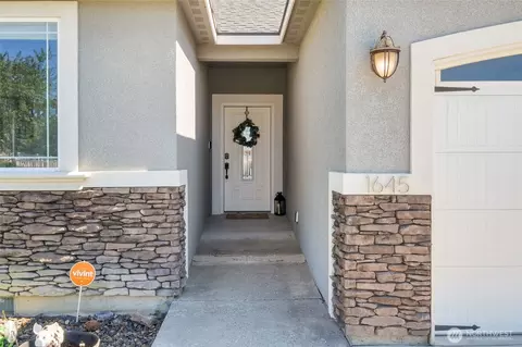 Entry Way - 1645 E Madera St, Othello, WA 99344 photo 1 of 4