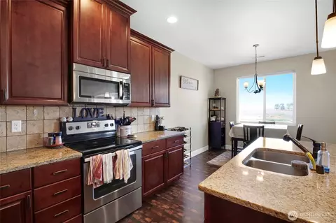 Kitchen - 1645 E Madera St, Othello, WA 99344 photo 3 of 4
