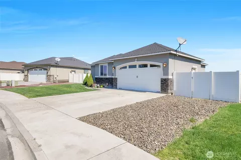 Exterior - 1645 E Madera St, Othello, WA 99344 photo 4 of 7