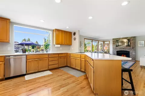 Kitchen - 2423 240th St SE, Bothell, WA 98021 photo 4 of 5