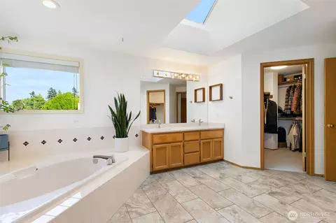 Bath - 2423 240th St SE, Bothell, WA 98021 photo 3 of 5