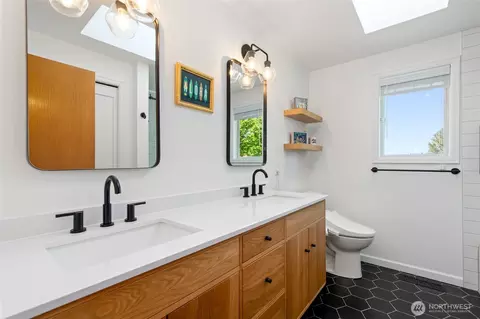 Bath - 2423 240th St SE, Bothell, WA 98021 photo 4 of 5