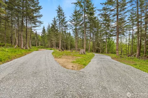 11014 Pilgrim Rd E, Eatonville, WA 98328