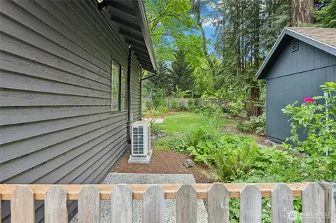 Exterior - 13038 NE 184th Pl, Bothell, WA 98011 photo 8 of 11