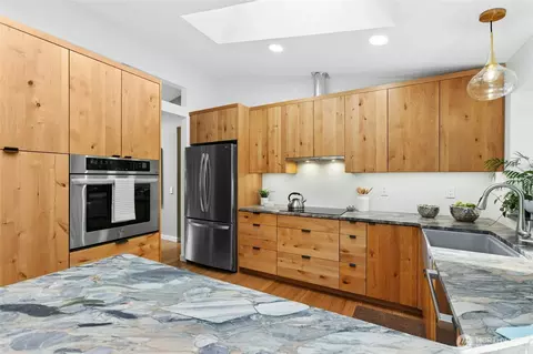 Kitchen - 13038 NE 184th Pl, Bothell, WA 98011 photo 4 of 4