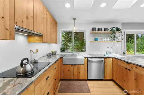 Kitchen - 13038 NE 184th Pl, Bothell, WA 98011 photo 3 of 4