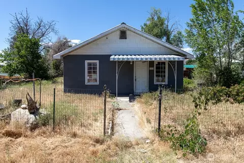722 Jackson St, Omak, WA 98841