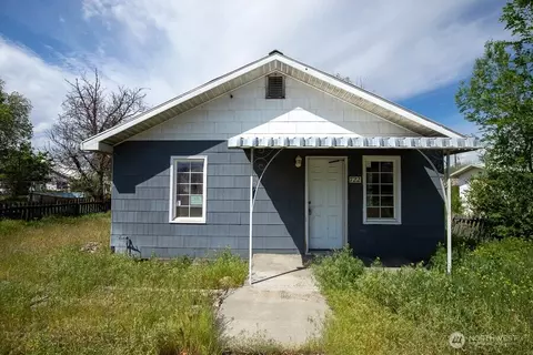 722 Jackson St, Omak, WA 98841