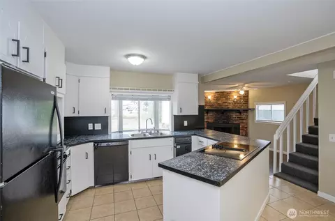 Kitchen - 16313 64th St E, Sumner, WA 98390 photo 4 of 5