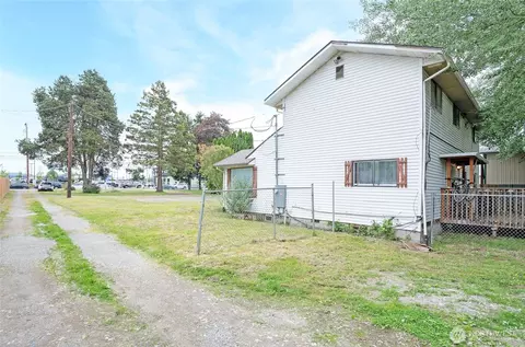 Exterior - 16313 64th St E, Sumner, WA 98390 photo 3 of 7