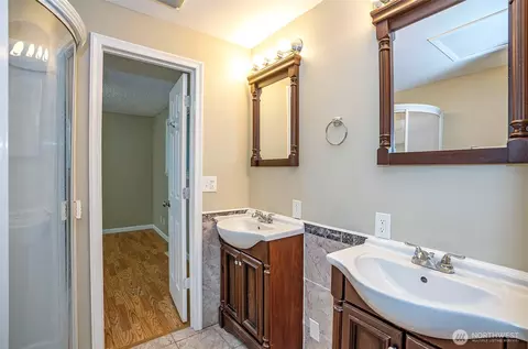 Bath - 16313 64th St E, Sumner, WA 98390 photo 3 of 5