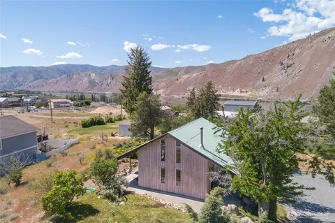 245 Lakeview Ave, Orondo, WA 98843