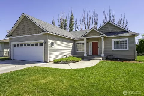 813 NW Sunburst Ct, Moses Lake, WA 98837