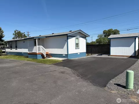 3010 W Peninsula Dr #77, Moses Lake, WA 98837