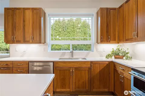Kitchen - 127 Sunrise View Ave, Sequim, WA 98382 photo 4 of 4