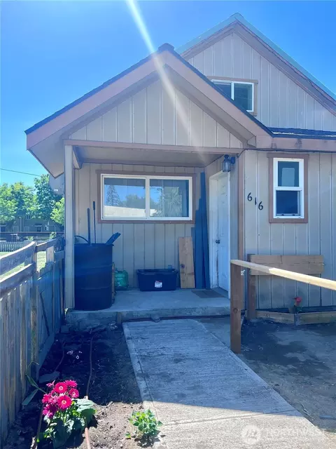 616 4th St, Oroville, WA 98844