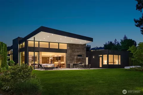 9345 NE 19th St, Clyde Hill, WA 98004