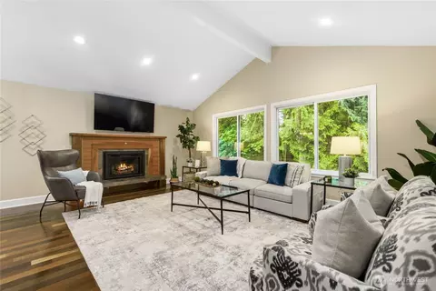 Living - 20218 108th Ave NE, Bothell, WA 98011 photo 1 of 6