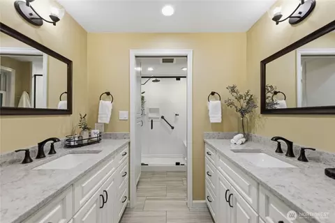 Bath - 20218 108th Ave NE, Bothell, WA 98011 photo 2 of 3