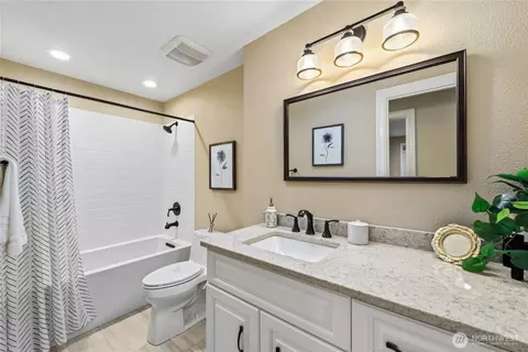 Bath - 20218 108th Ave NE, Bothell, WA 98011 photo 1 of 3