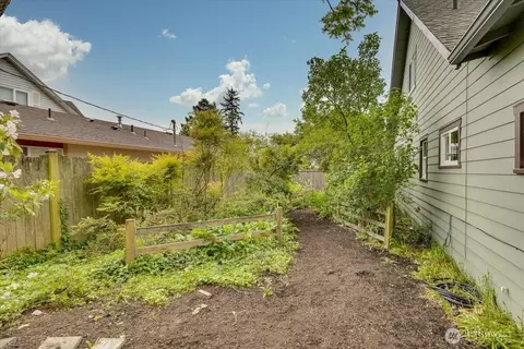 Exterior - 1505 Lombard Ave, Everett, WA 98201 photo 5 of 6