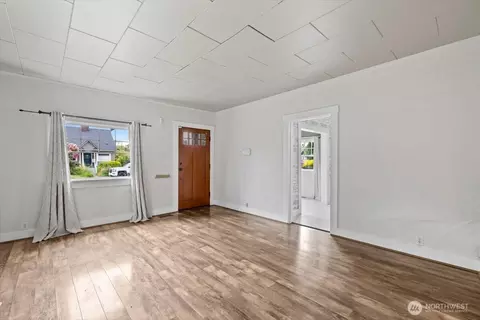 Living - 1505 Lombard Ave, Everett, WA 98201 photo 5 of 5