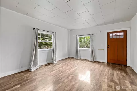 Living - 1505 Lombard Ave, Everett, WA 98201 photo 3 of 5