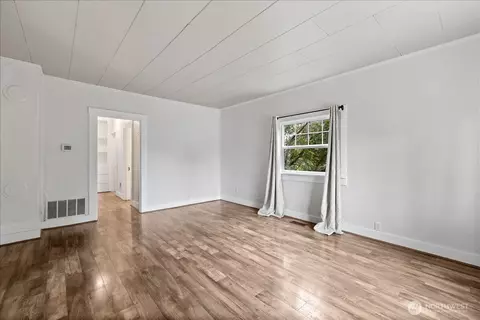 Living - 1505 Lombard Ave, Everett, WA 98201 photo 1 of 5