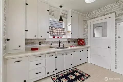 Kitchen - 1505 Lombard Ave, Everett, WA 98201 photo 2 of 3
