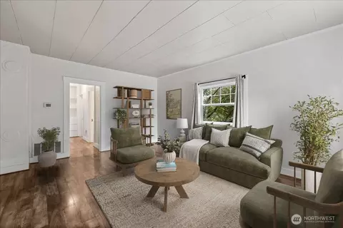 Living - 1505 Lombard Ave, Everett, WA 98201 photo 2 of 5