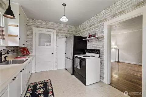 Kitchen - 1505 Lombard Ave, Everett, WA 98201 photo 3 of 3