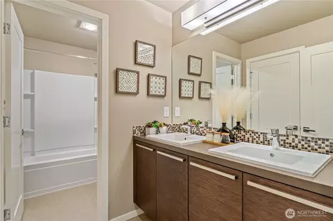 Bath - 4100 168th Pl SE, Bothell, WA 98012 photo 4 of 5
