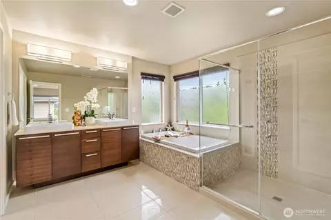 Bath - 4100 168th Pl SE, Bothell, WA 98012 photo 2 of 5