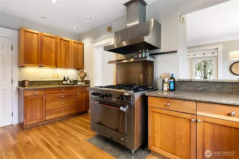 Kitchen - 2202 E John St, Seattle, WA 98112 photo 3 of 4
