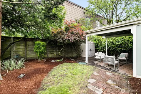 Exterior - 2202 E John St, Seattle, WA 98112 photo 4 of 8