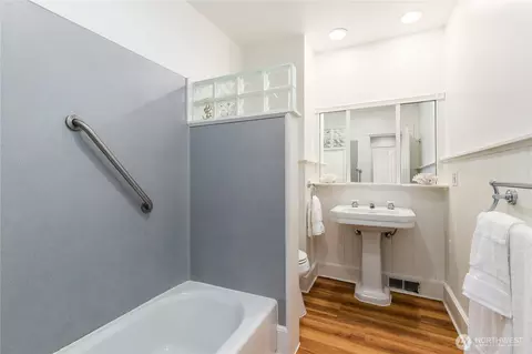 Bath - 2202 E John St, Seattle, WA 98112 photo 3 of 3
